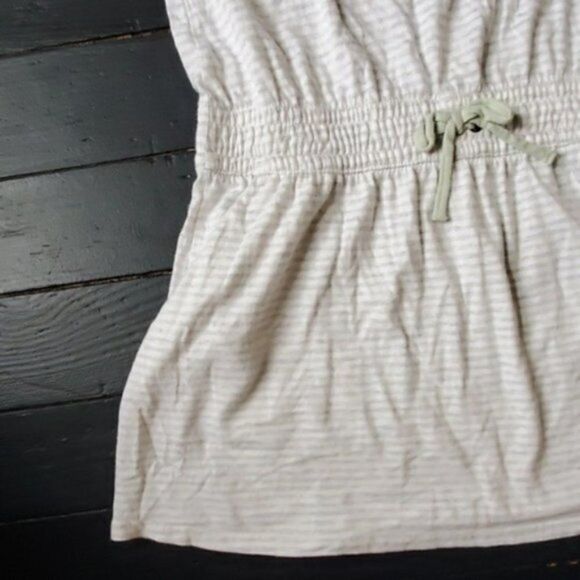 šøVinceĀ StripedāDressā - Picture 4 of 8